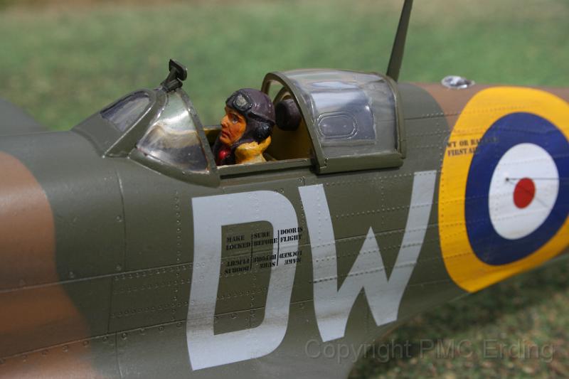 Spitfire Mk.I Revell 1-32 Hellinger Othmar 03.JPG